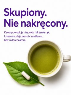 Kapsułka L-Teanina MONO na liściu zielonej herbaty obok filiżanki naparu